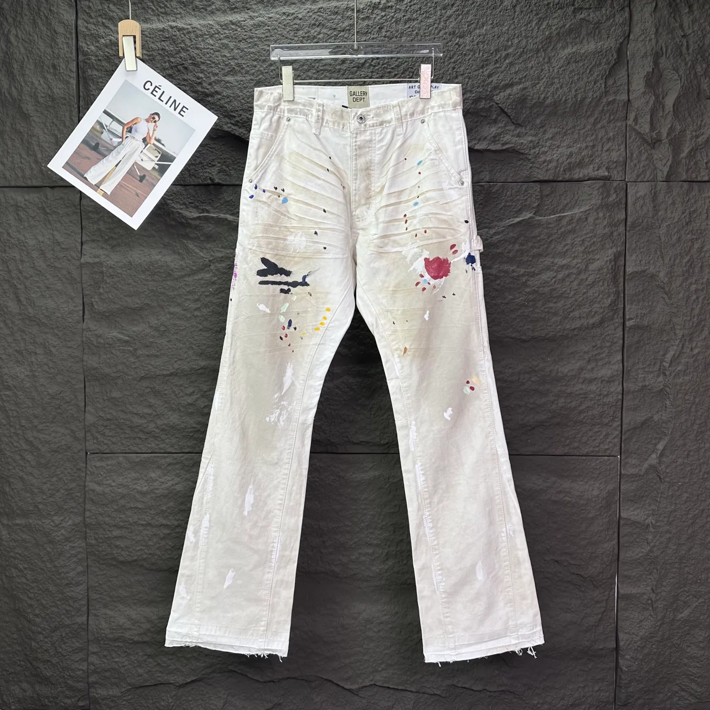 P260 GALLERY DEPT. 2025 new splash-ink hand-painted distressed couple style loose bootcut dirty jeans 🔥High version🔥High version🔥 Top ceiling quality Styles with different washed textures are very friendly to people with thin legs and thick legs. The loose version of the bootcut is very flattering. Moderate length that never goes out of style, easy to match with casually, basic styling for various styles, a must-have in the wardrobe! The fabric is stiff but also makes the upper body soft without losing texture. The washing process is even more perfect. It is a must-have item for everyone! ! ! Washed wheat, hang tag, pants label, complete with three labels, color: white, size: 28, 30, 32, 34, 36 (five sizes)